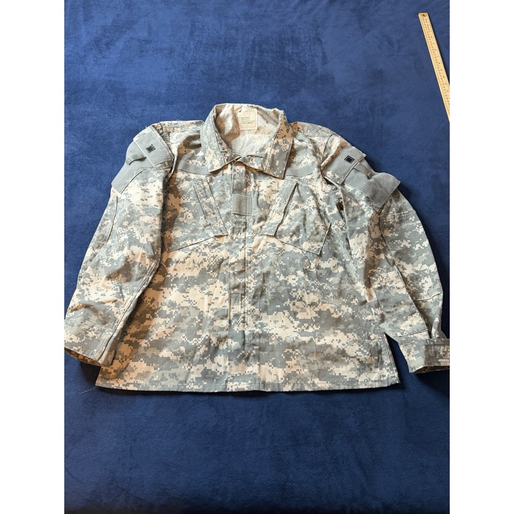 US Army ACU Digital Camo Soft Shell Jacket Level 5 Cold Weather M-R Gorpcore
